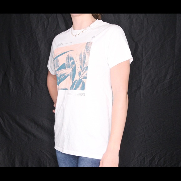 Cute tee⭐️ - Picture 2 of 6